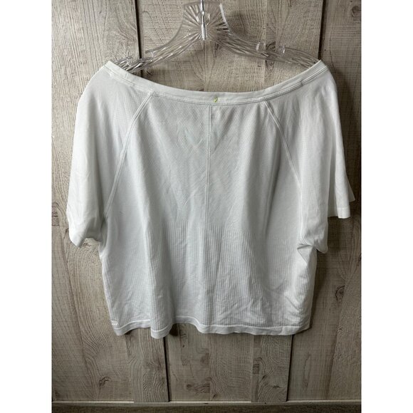 All In Motion Womens White Moisture Wicking Ventilating Crop Top Size XXL - Picture 2 of 8